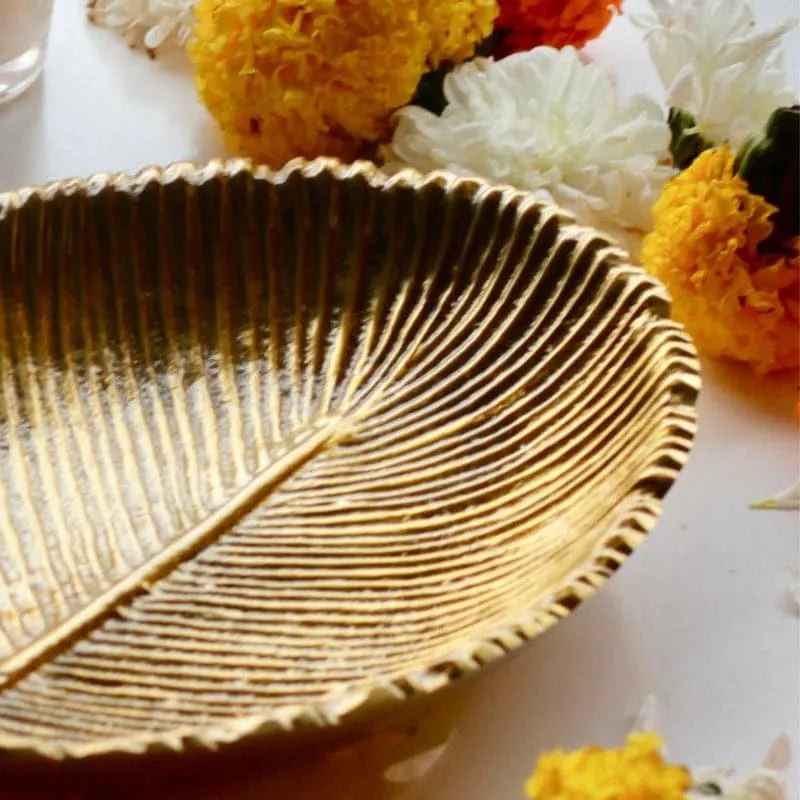 Lushy Leaf Accent Tray - Gold media 3