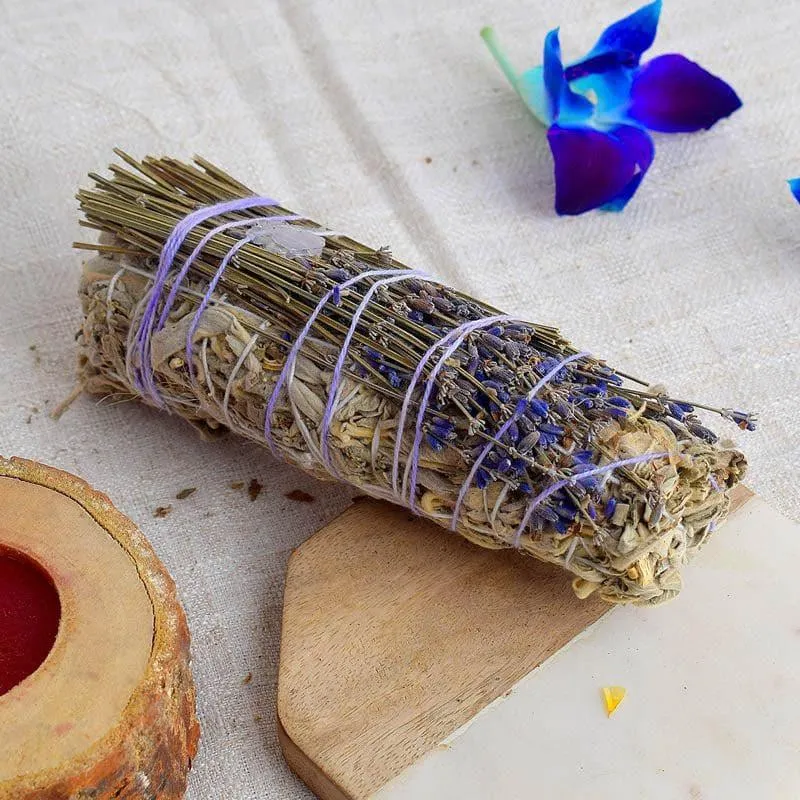 White Sage With Lavender And Green Aventure Smudge Wand media 4