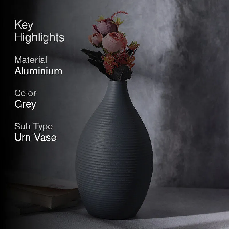 Vesa Aluminium Vase - Grey media 2