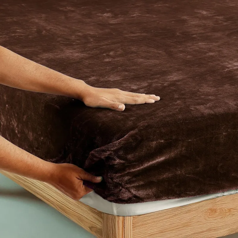 Casselle Velvet Velvet Bedsheet (Brown) - 300 GSM media 5