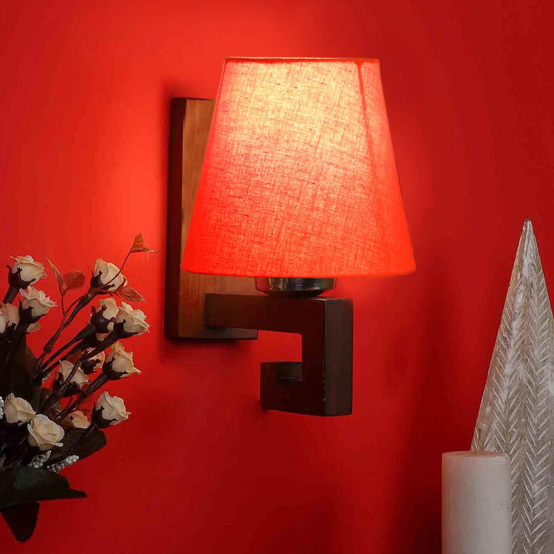 Oranje Conical Wooden Wall Lamp