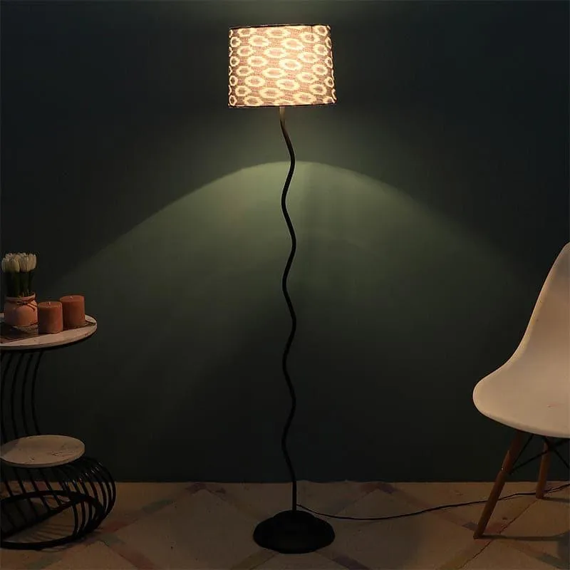 Lois Wavo Floor Lamp media 1