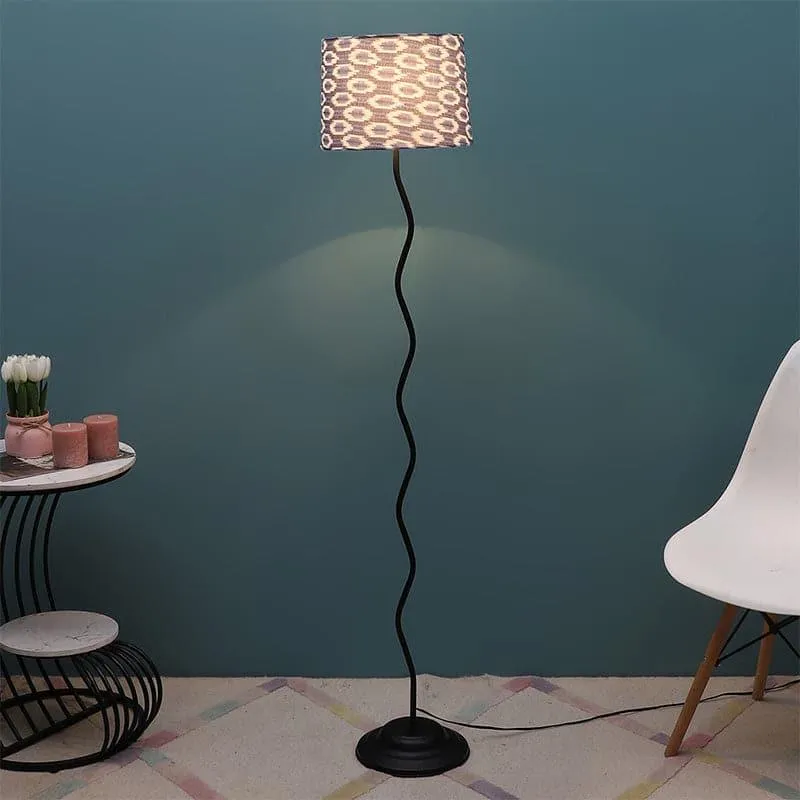 Lois Wavo Floor Lamp media 3