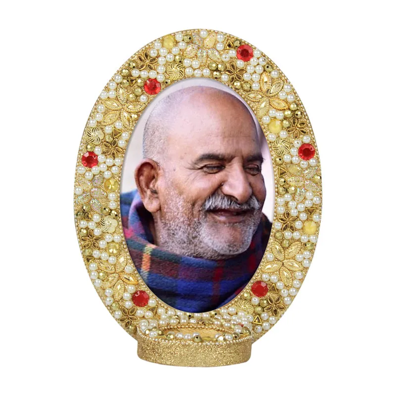 Neem Karoli Baba Ornate Photo Frame - Oval media 4