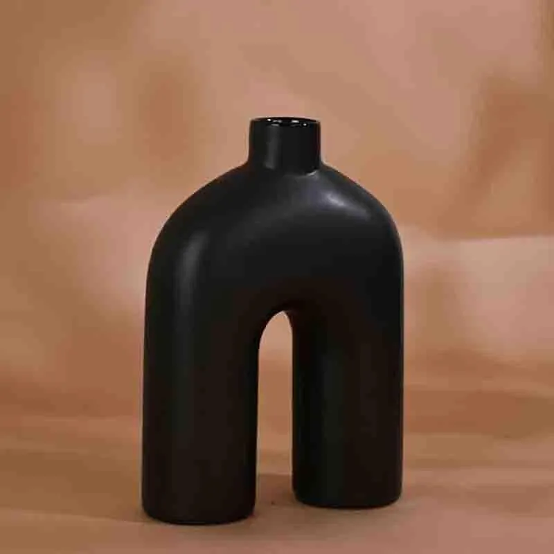 Scandinavian U Vase - Black media 5