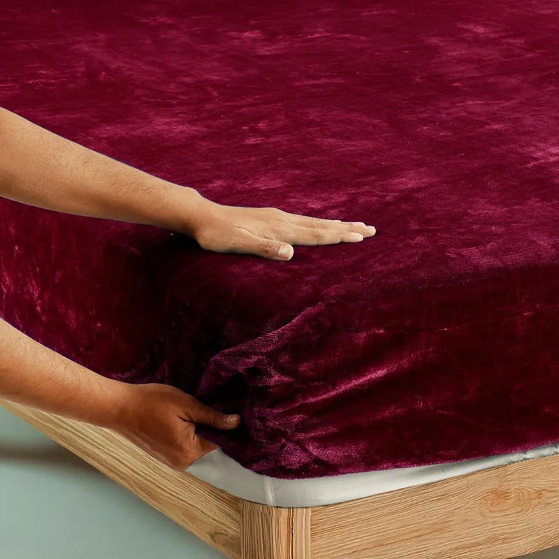 Casselle Velvet Bedsheet (Maroon) - 300 GSM media 5