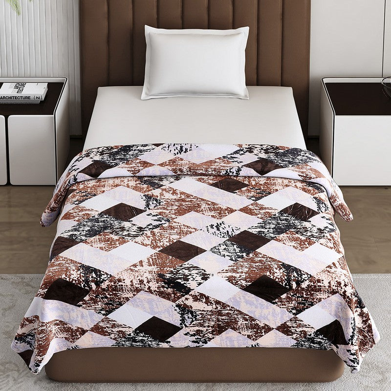 Monte Carlo Rosavera Geometric Print Polyester Blanket (Brown) - 233 GSM media 3