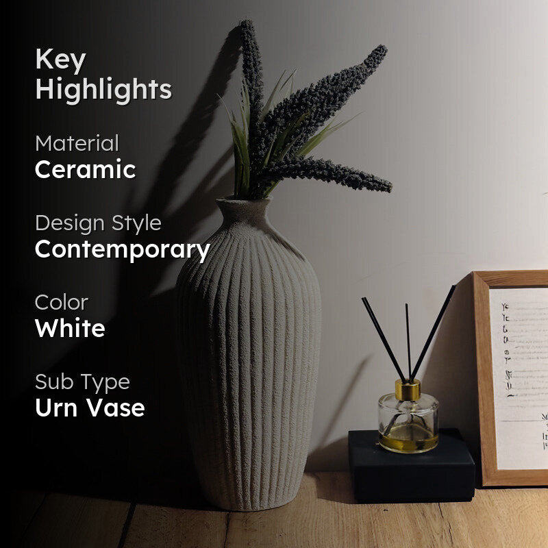 Quiet Curve Ceramic Vase media 2