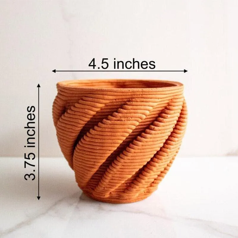Shanaya Twisted Vase media 4