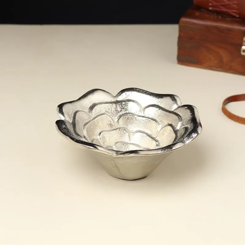 Luxe Petal Accent Bowl - Silver media 3