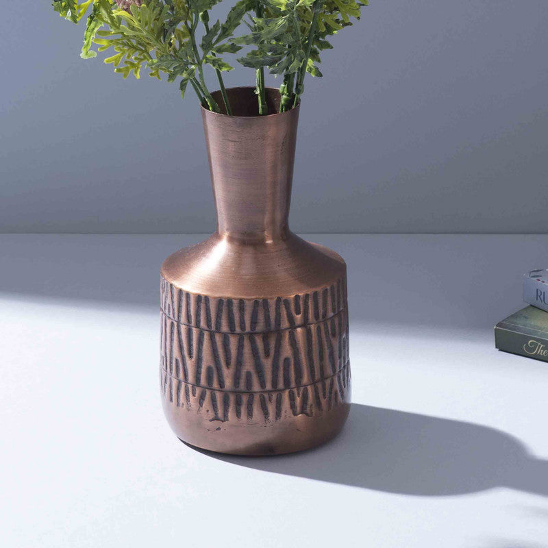 Antiqua III Iron Vase media 5