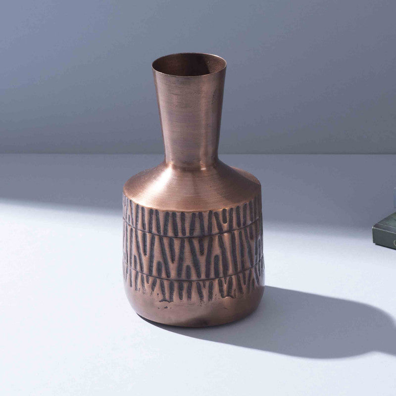 Antiqua III Iron Vase media 3