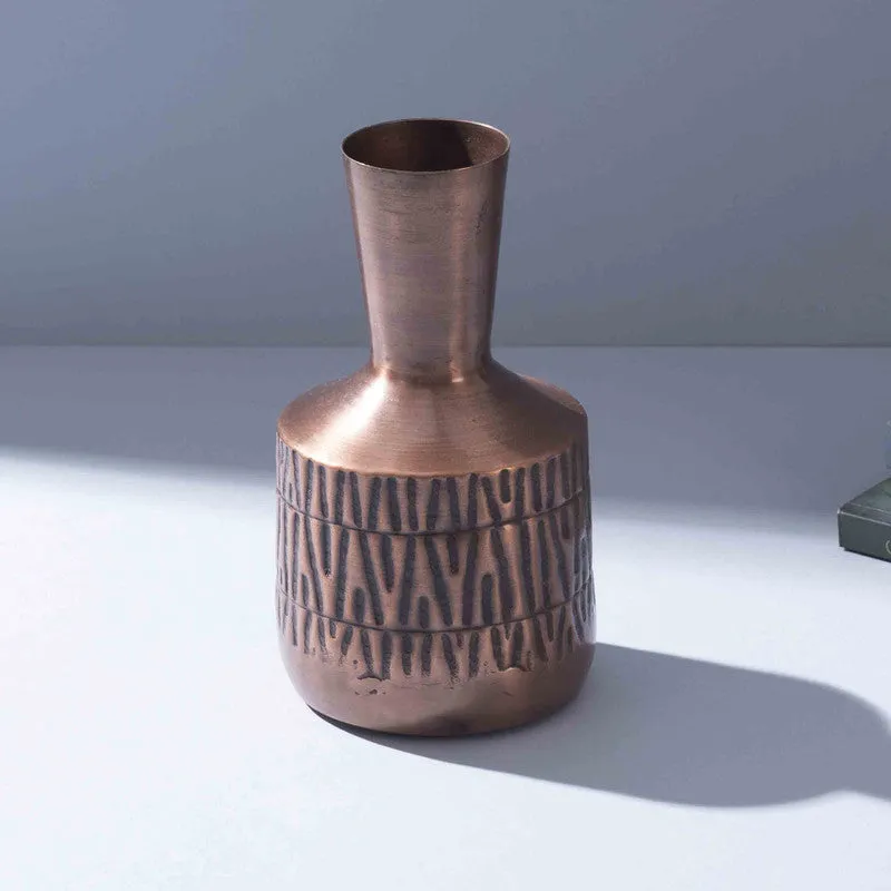 Antiqua III Iron Vase media 3
