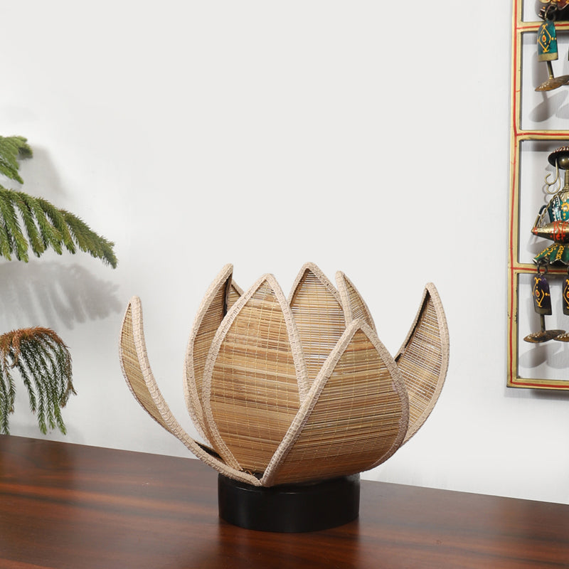 Bamboo Lotus Table Lamp - Beige media 3
