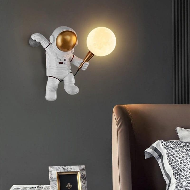 Astronaut Lumina LED Resin Wall Lamp media 3