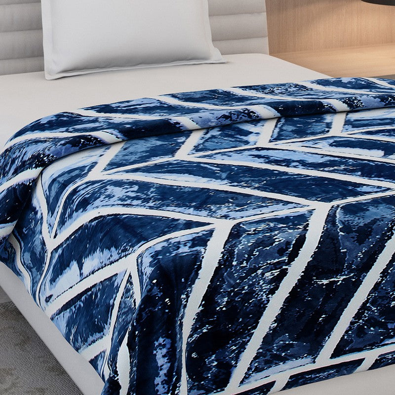 Monte Carlo Veluna Geometric Print Polyester Blanket (Blue) - 300 GSM media 5