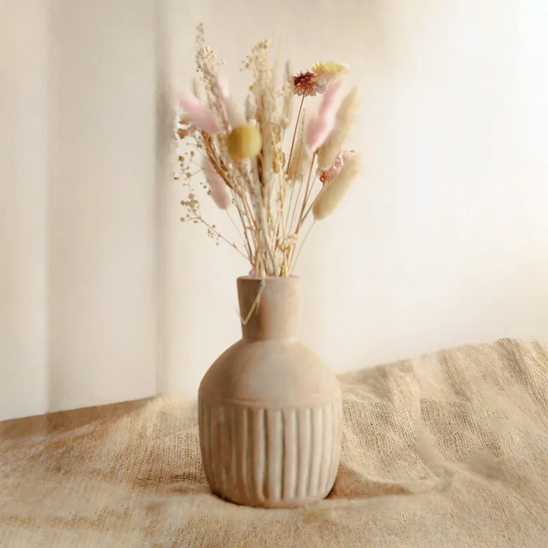 Curve Calm Porcelain Vase media 1