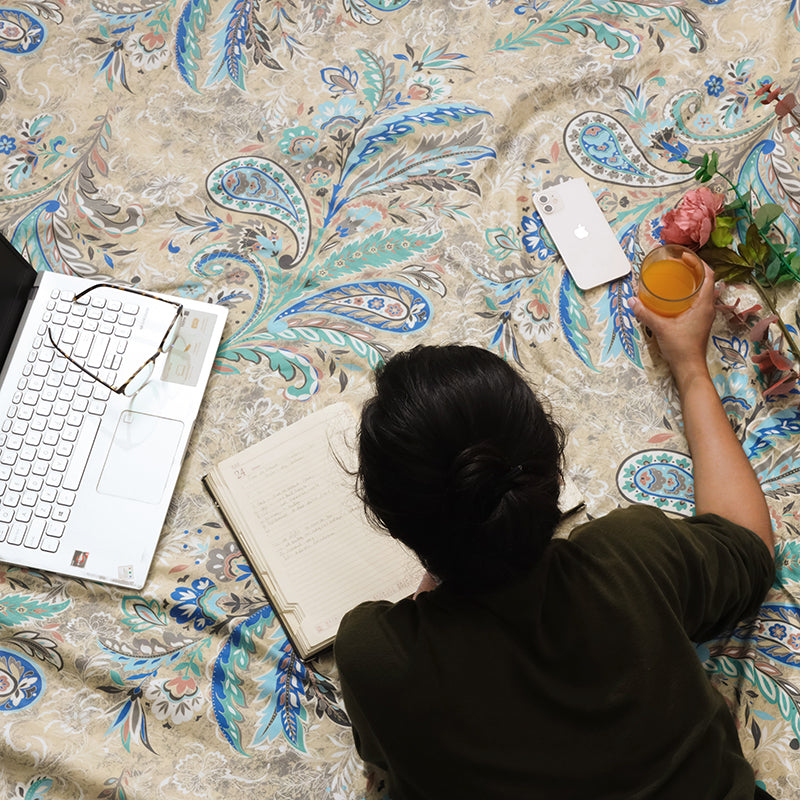 Favonia Floral Cotton Comforter - 180 GSM media 4