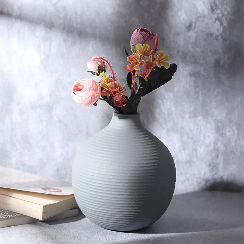Vesare Curve Aluminium Vase - Mint Green media 1