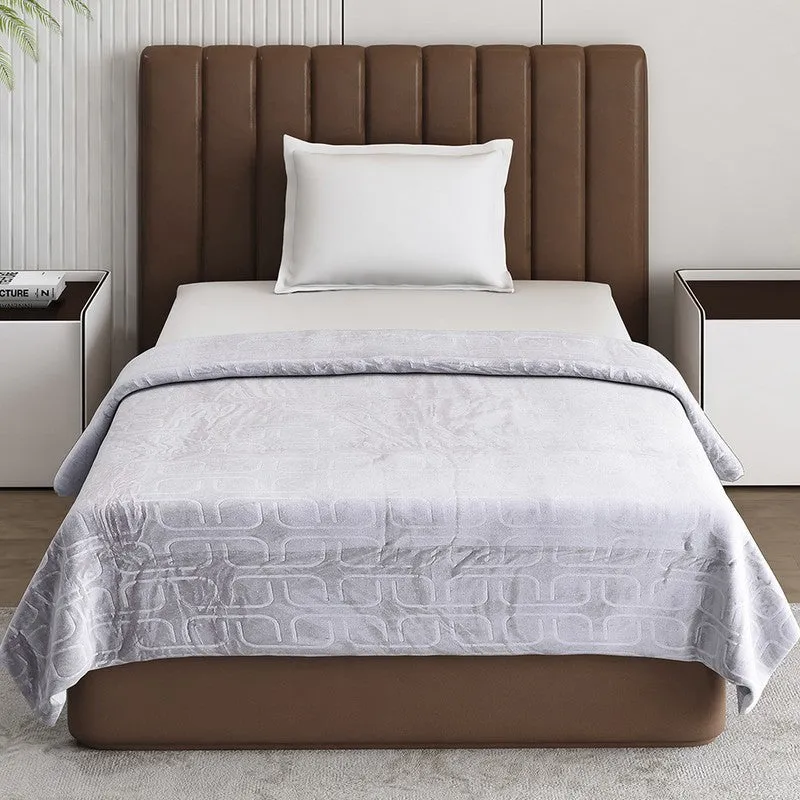 Monte Carlo Warmora Geometric Print Polyester Blanket (Light Grey) - 210 GSM media 4