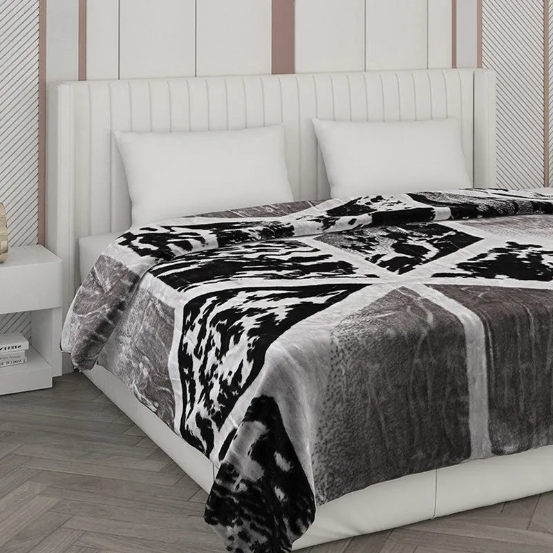 Monte Carlo Mosaic Diamond Blanket (Black) - 850 GSM media 5