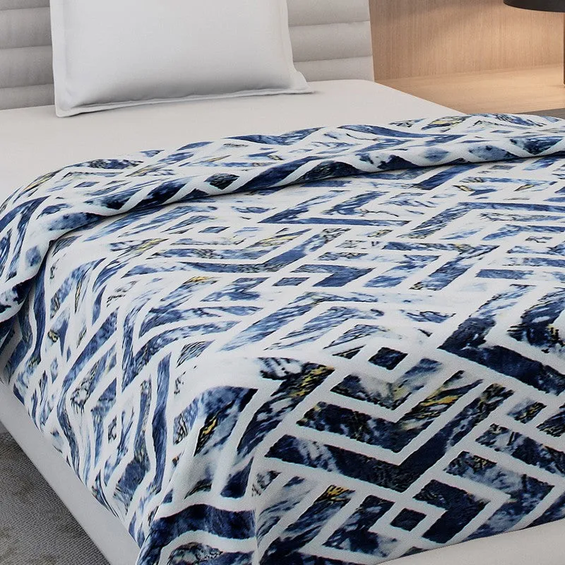 Monte Carlo Mazora Geometric Print Polyester Blanket (Blue) - 350 GSM media 5