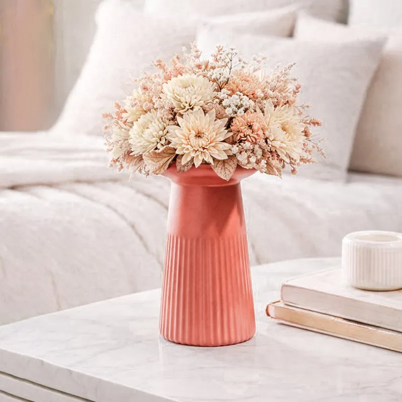 Funky Form Vase - Rust media 1