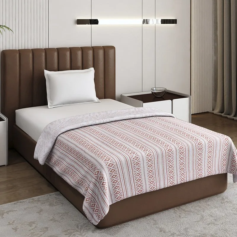 Monte Carlo Strivya Geometric Polycotton Reversible Dohar (Peach) - 150 GSM media 1