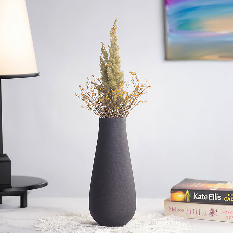 Nature Nelsa Vase - Black media 3