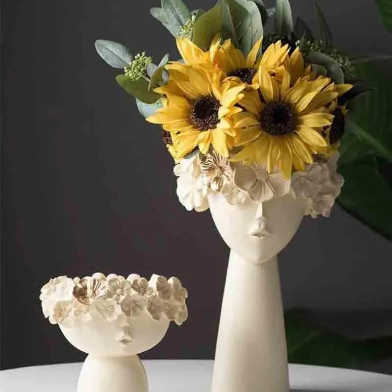 Lucky Lips Face Planter media 5