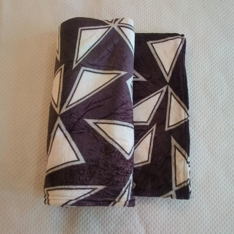 Triyra Geometric Woolen Blanket (Brown) - 210 GSM media 6