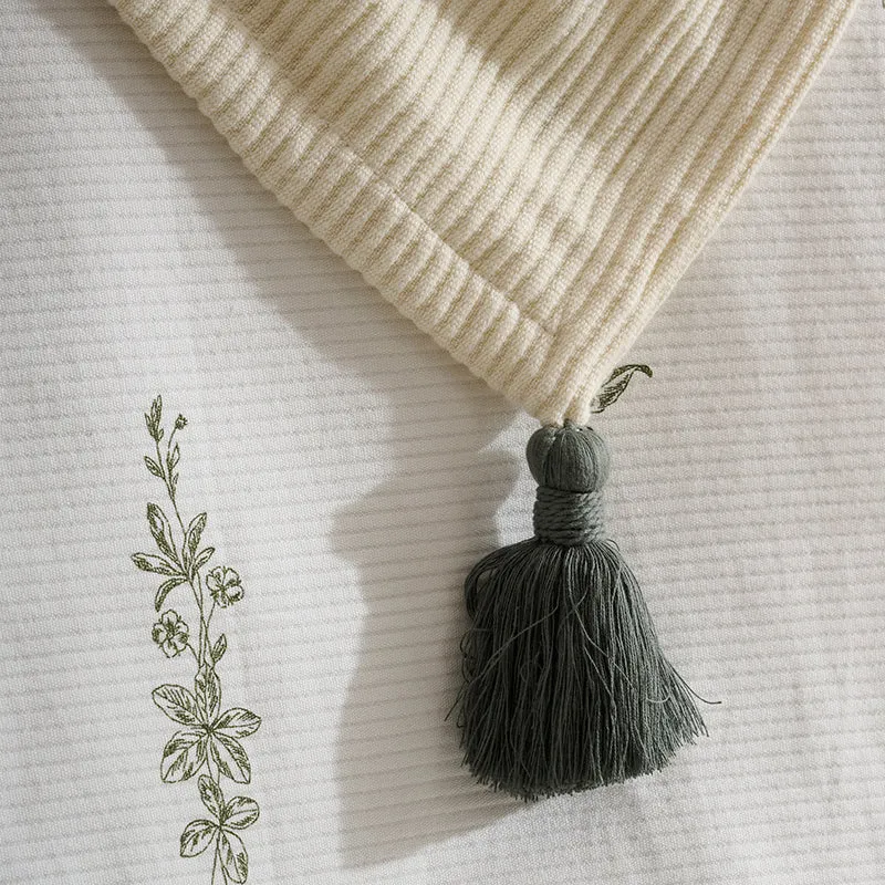 Nestlin Tassled Throw - Ivory & Grey media 4