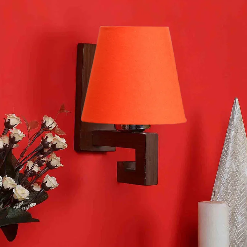 Oranje Conical Wooden Wall Lamp media 3