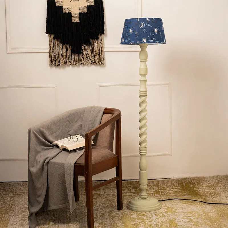 Stilda Prism Bleu Floor Lamp media 2