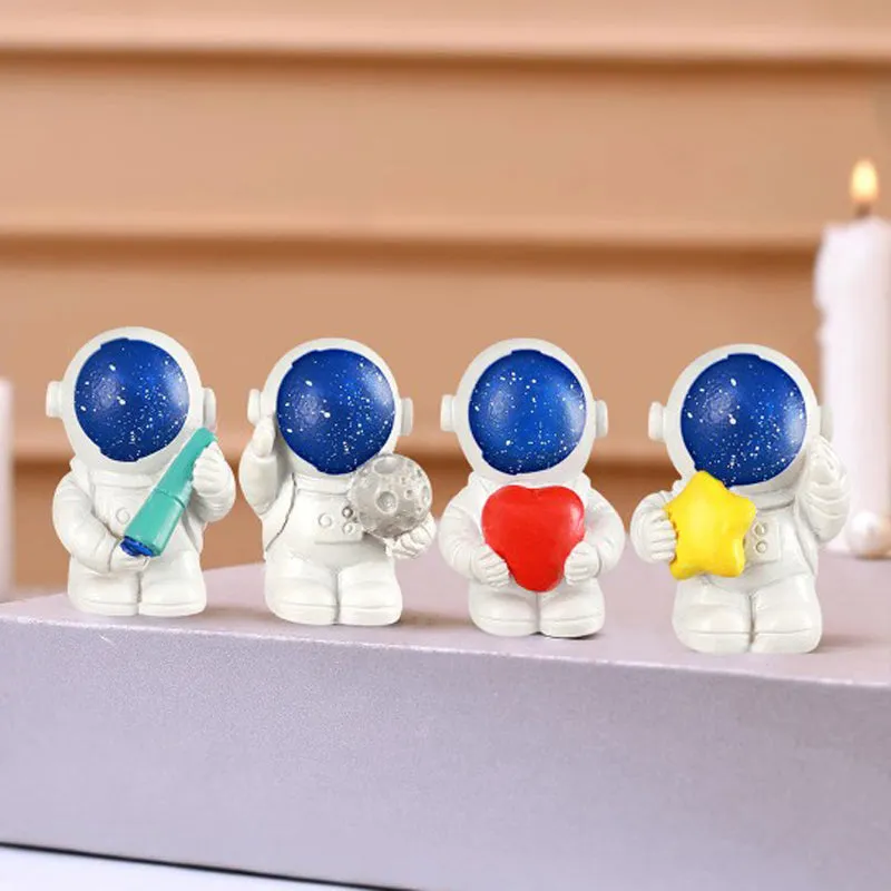 Astronauts Resin Showpiece - Set Of Four media 4