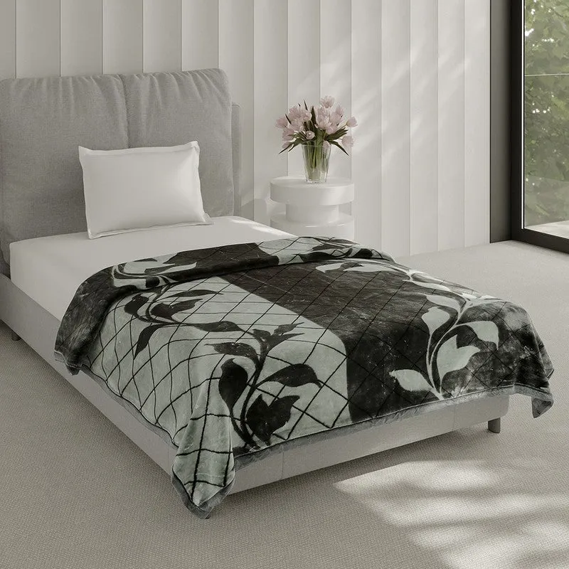 Monte Carlo Midnight Garden Throw Blanket - 895 GSM media 1