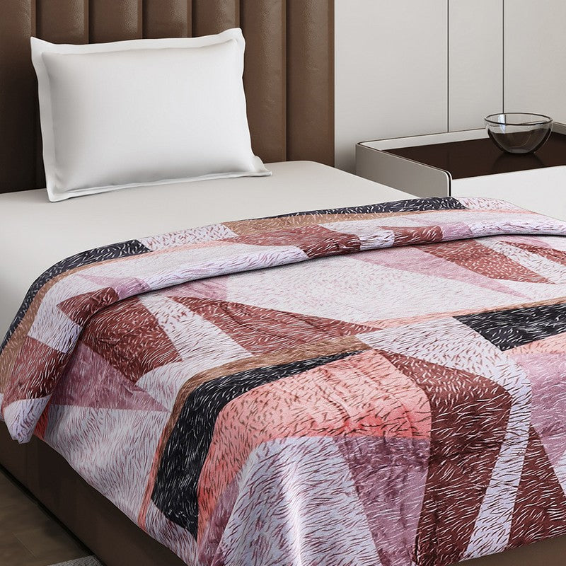 Monte Carlo Patchora Geometric Print Polyester Blanket (Pink) - 233 GSM media 5