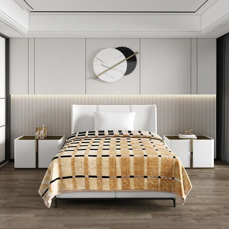 Monte Carlo Golden Grid Blanket - 850 GSM media 3