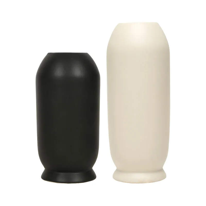 Rear view of the black and white face vases