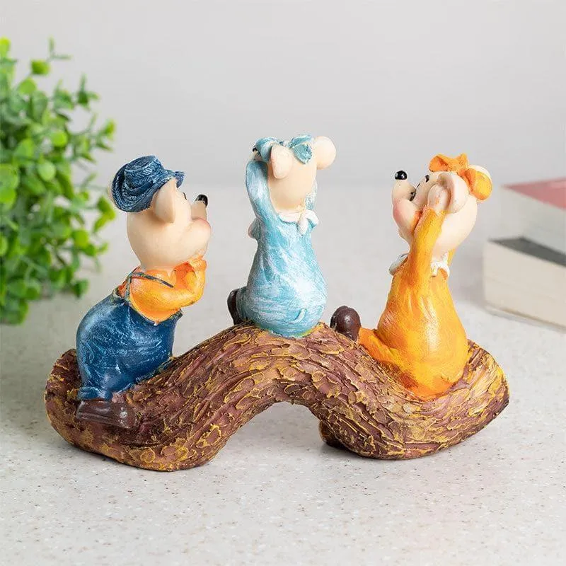 Mousy Business Showpiece media 4