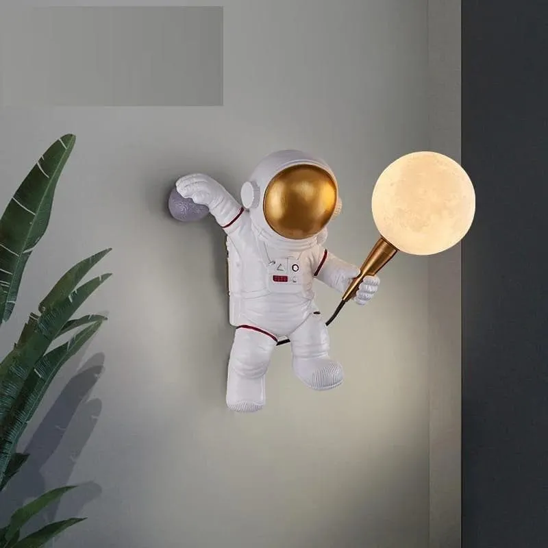 Astronaut Lumina LED Resin Wall Lamp media 1