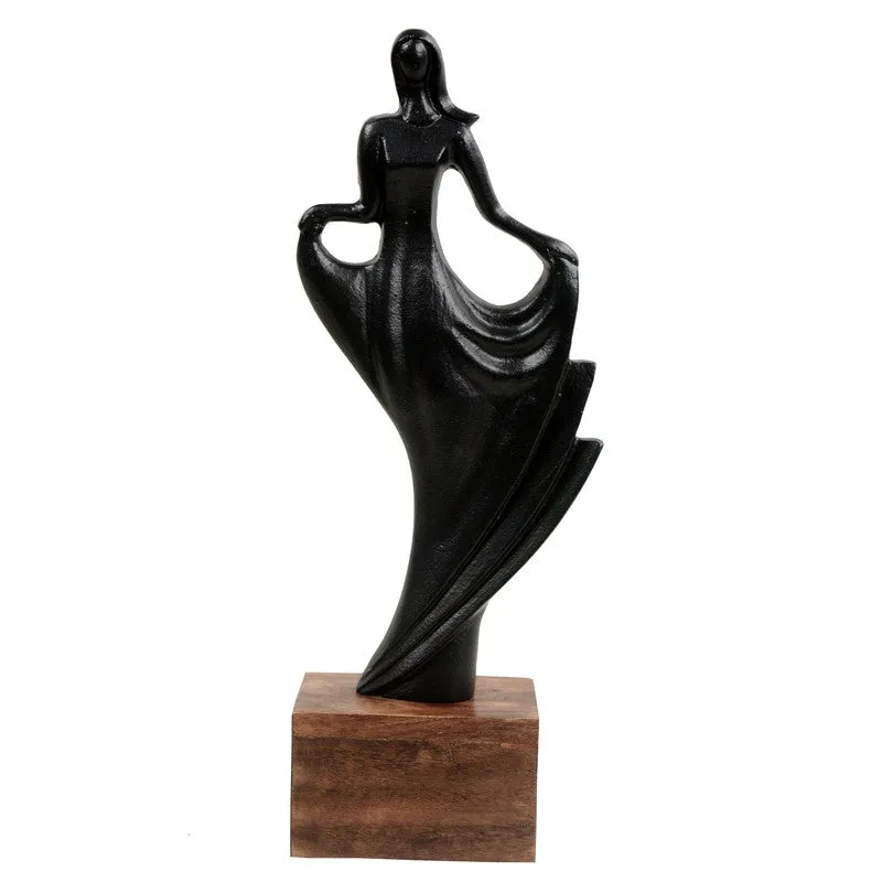 Whismy Girl Black Showpiece media 3