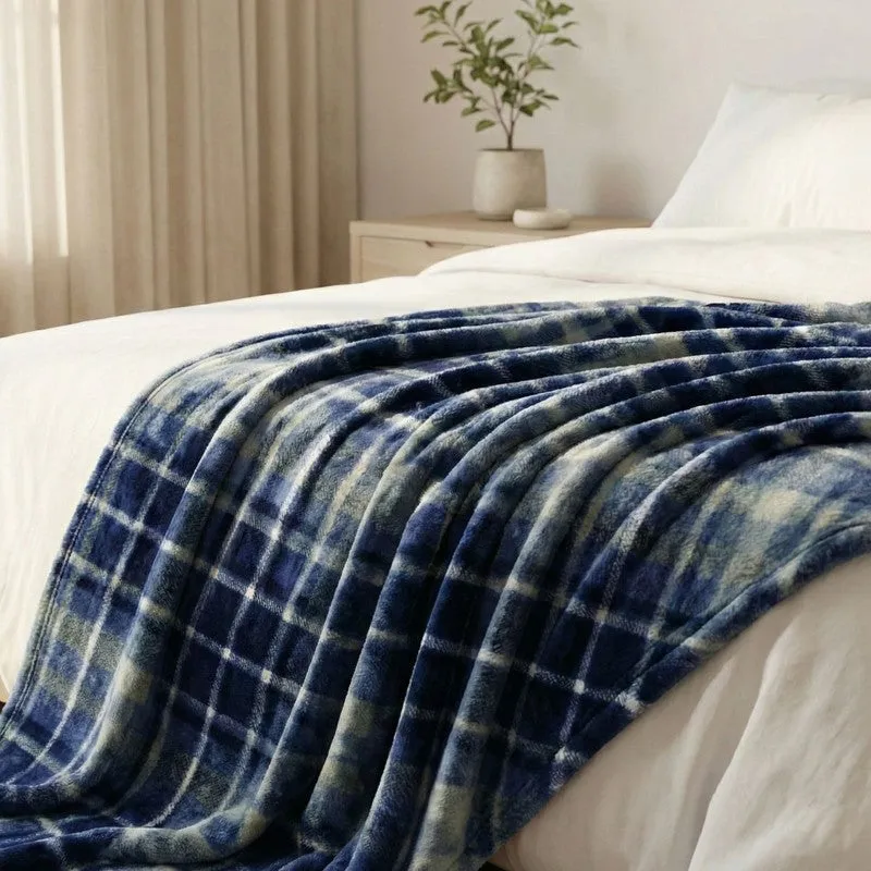 SCOTT light weight Cloudy Mink Blanket - Blue media 3