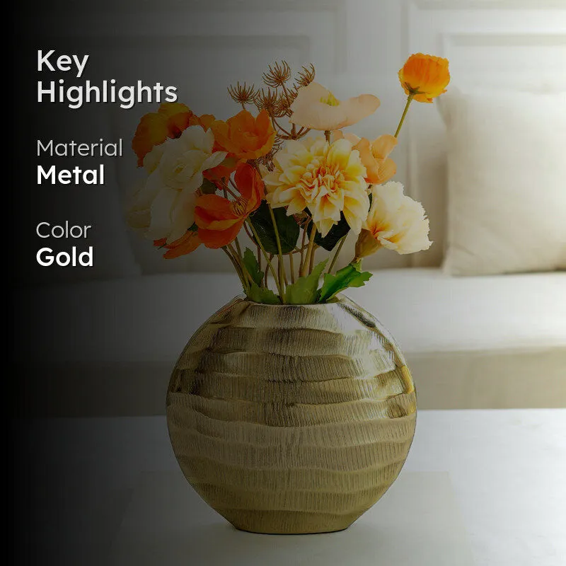 Aurra Metal Vase media 2