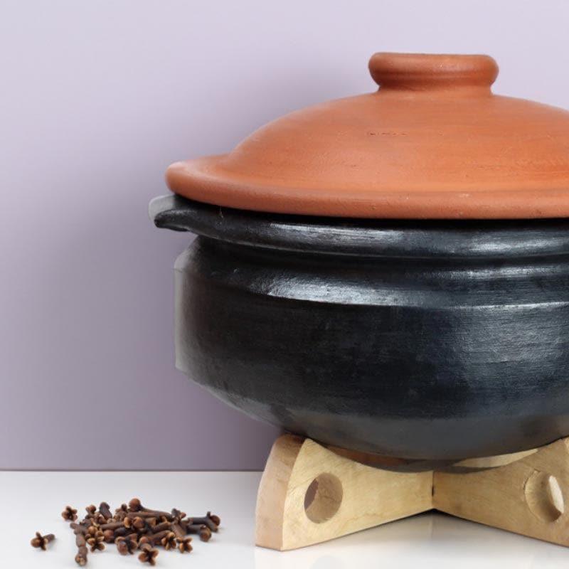 Vritra Clay Pot With Lid Black 2000 mL / 9 Inches media 4