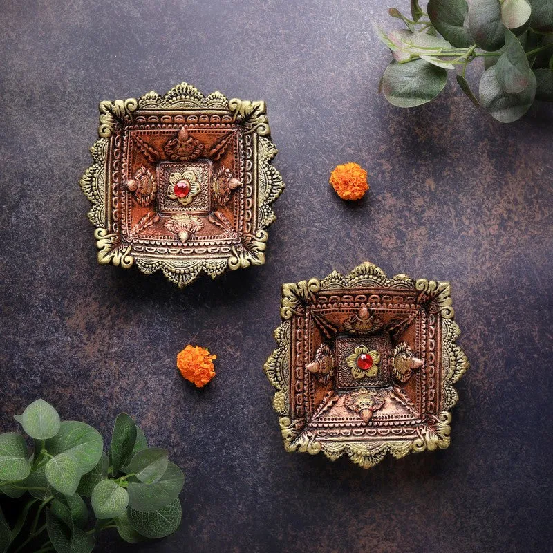 Chaarmukhi Diya - Set Of Two media 3