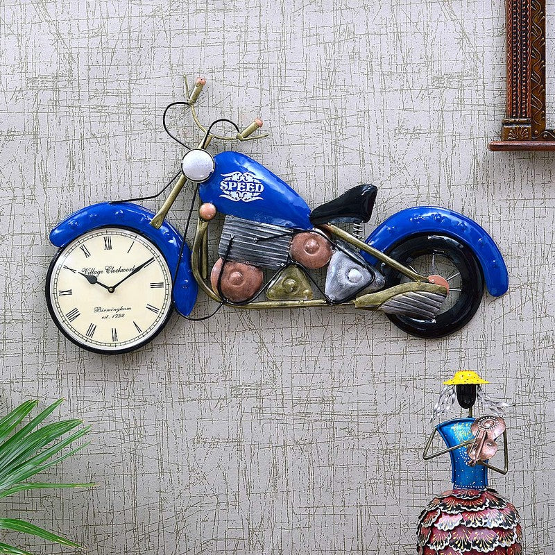 Contemporary Analog Display Metal Wall Clock