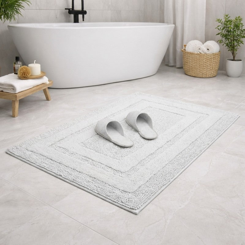 Aqualoom Anti skid Bath Mat  - White media 3
