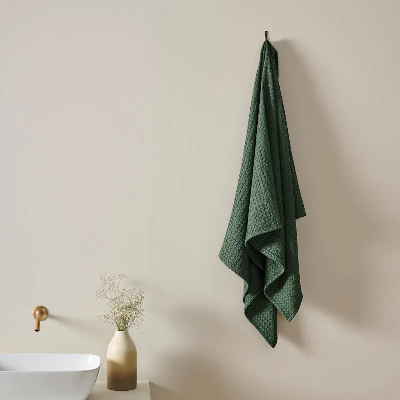 Cloud Soft Waffle Bath Towel - Green media 3