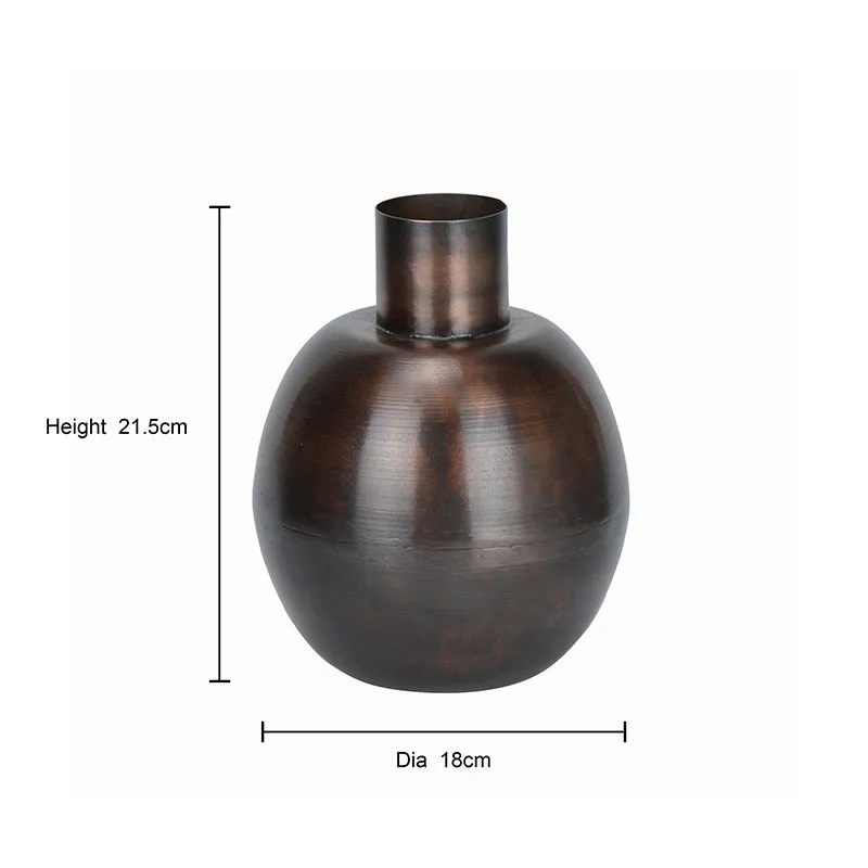 Recco Metal Vase media 4